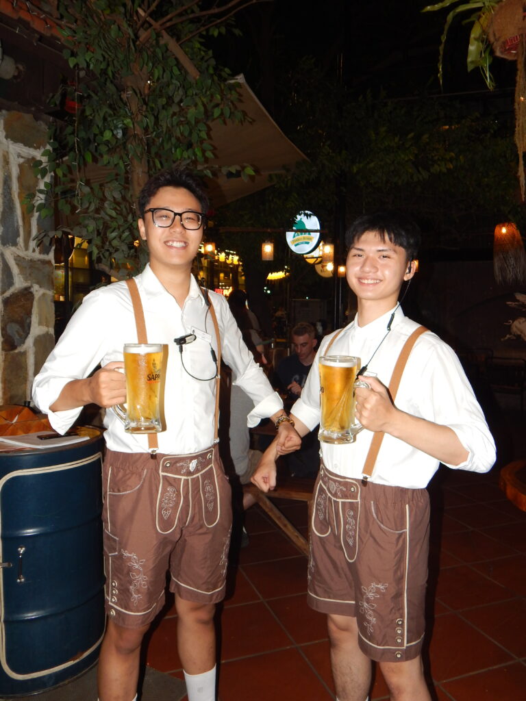 Tận hưởng lễ hội bia Oktoberfest tại Barbaros