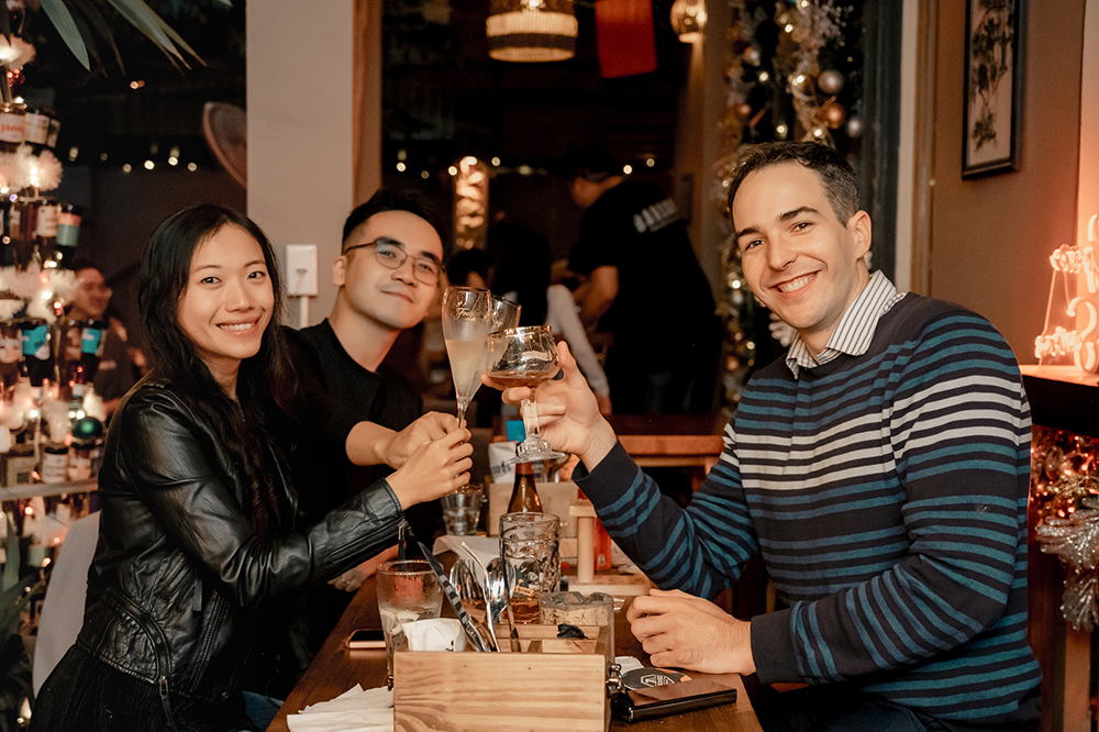 Bia thủ công địa phương và quốc tế, cocktail và mocktail tại Nhà hàng Barbaros ở Tây Hồ, Hà Nội