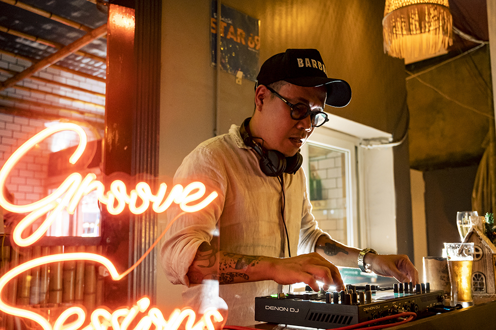 Bia thủ công địa phương và quốc tế, cocktail và mocktail tại Nhà hàng Barbaros ở Tây Hồ, Hà Nội